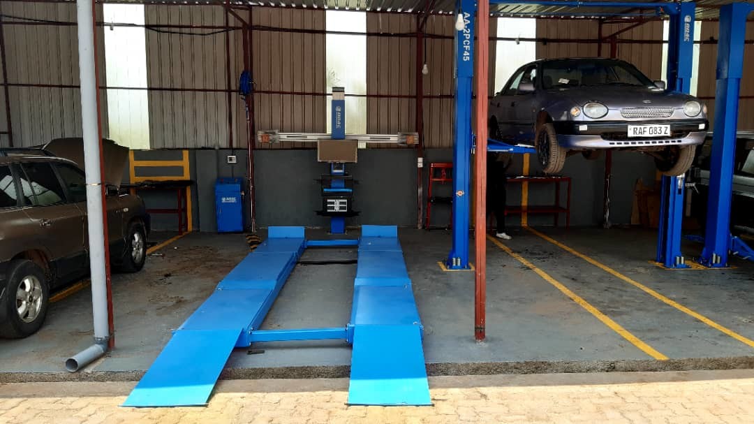 trường hợp công ty mới nhất về Cầu nâng ô tô, cầu nâng cắt kéo, máy căn chỉnh, buồng phun được lắp đặt tại Rwanda